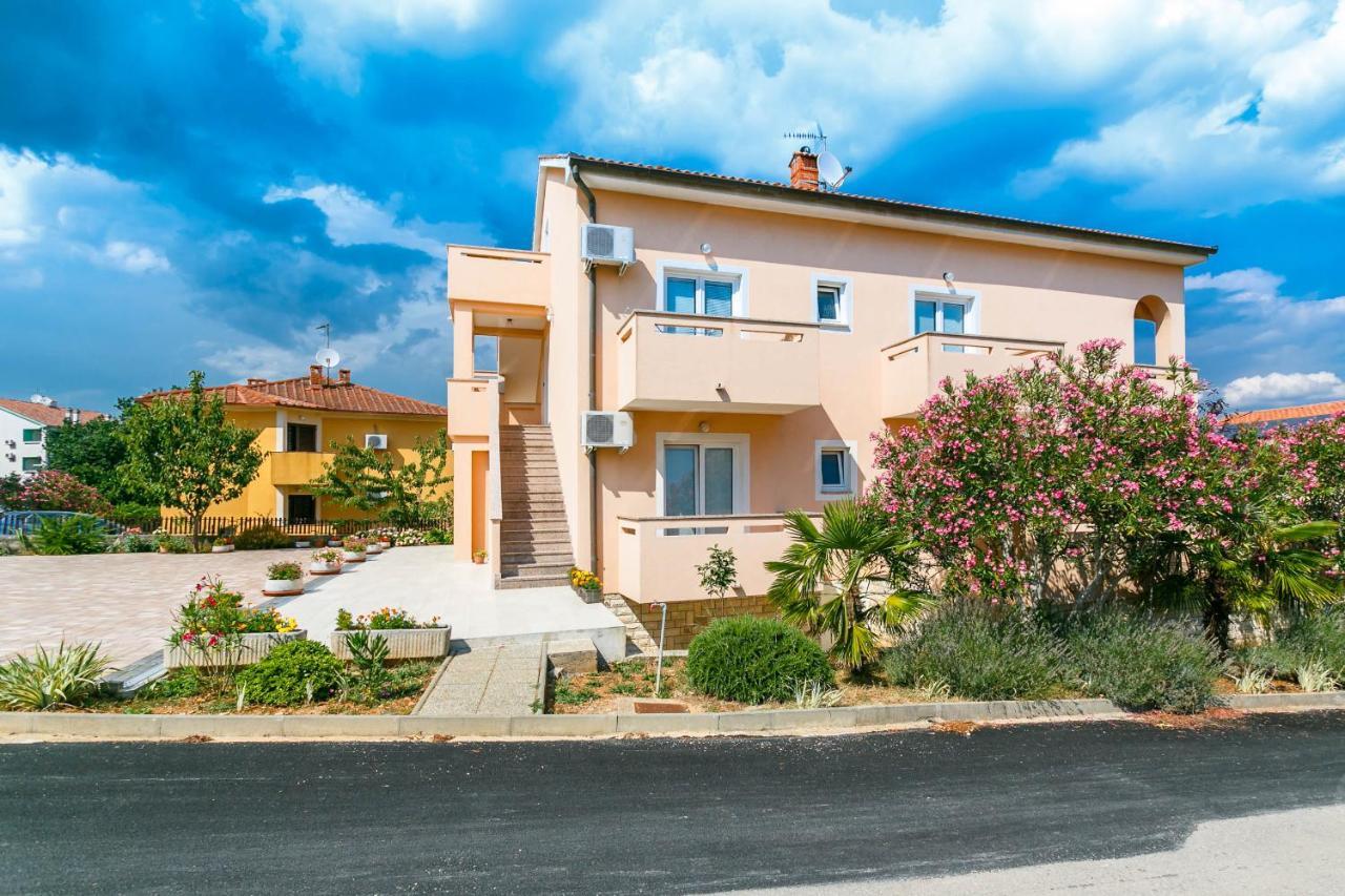 Apartmani Luka Kornić Exterior foto