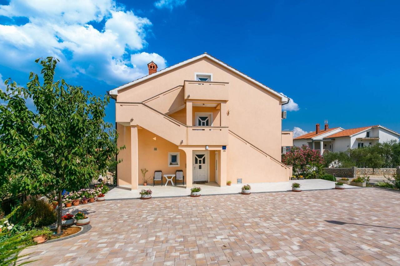 Apartmani Luka Kornić Exterior foto