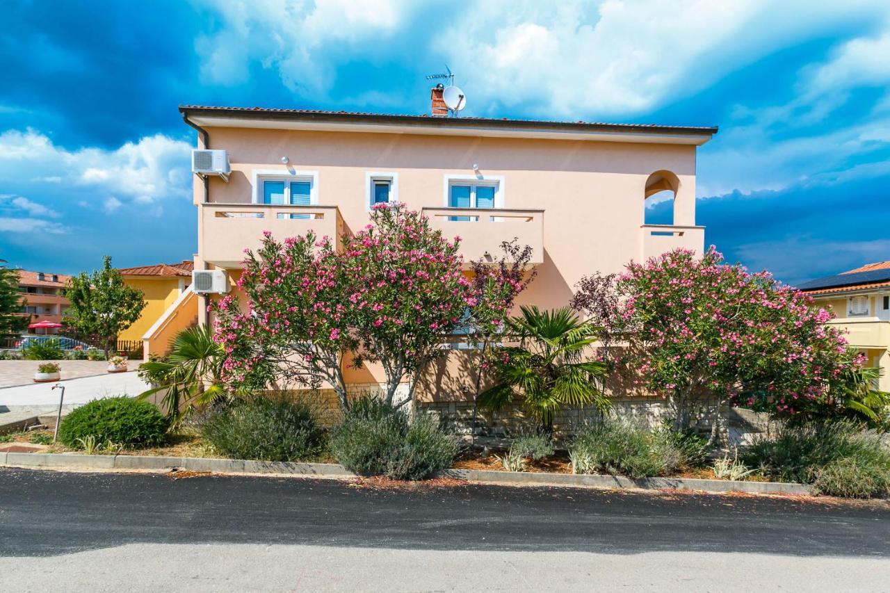 Apartmani Luka Kornić Exterior foto