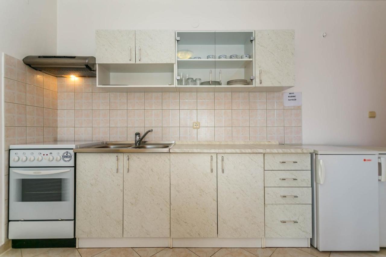 Apartmani Luka Kornić Exterior foto